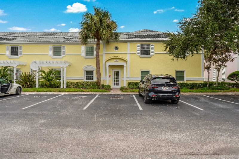 Building Photo - 204 Pompano Dr SE