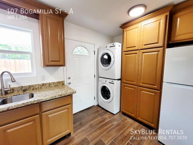 Building Photo - 107 Bogamilia St