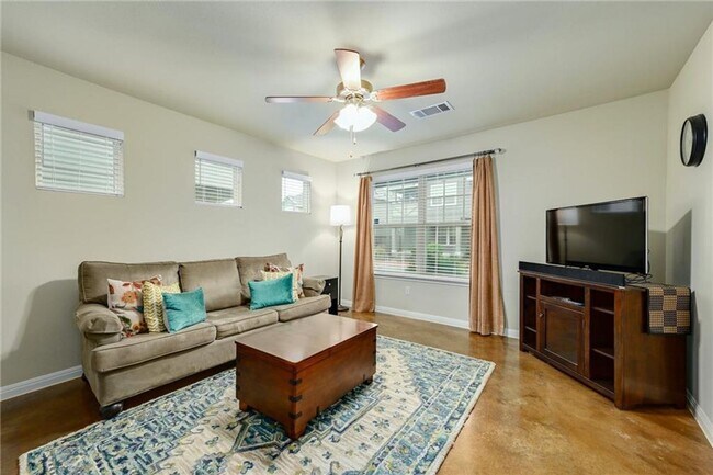 Building Photo - Beautiful Three Bedroom Home for Rent in Chaparral Crossing