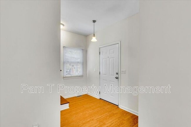 Building Photo - 635 E Henry St