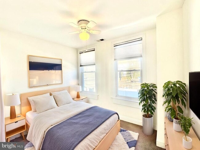 Building Photo - 769 Kenyon St NW