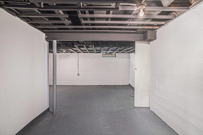 Building Photo - 138 N Howard Ct