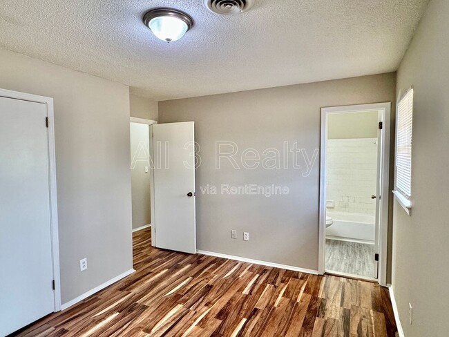 Building Photo - 523 Placid Dr