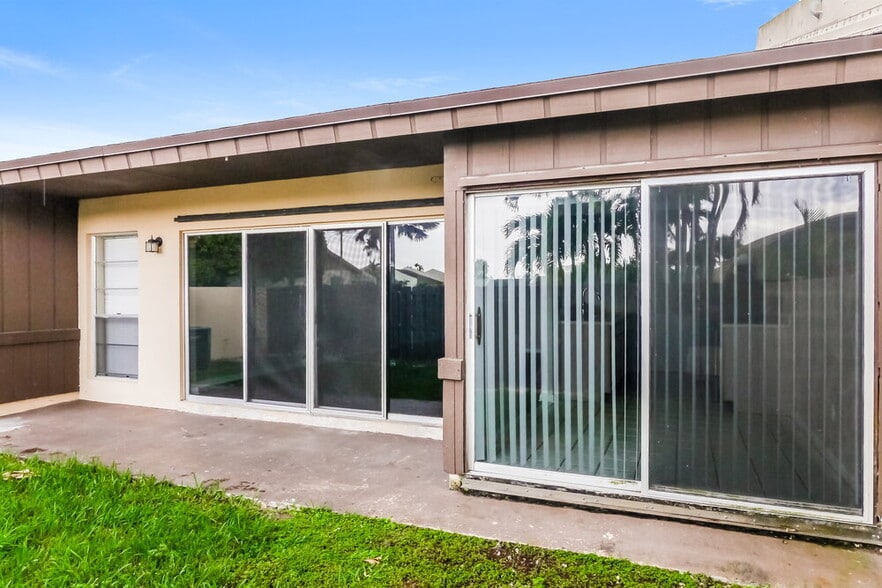 Building Photo - 11010 SW 123rd Ave