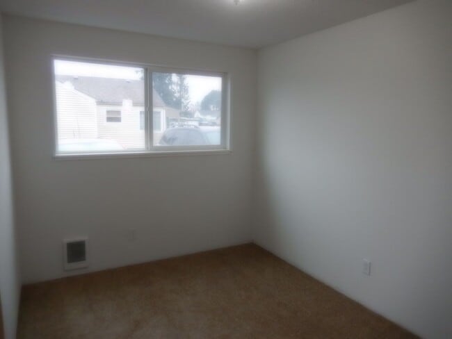 Building Photo - Renovated apartment for Rent