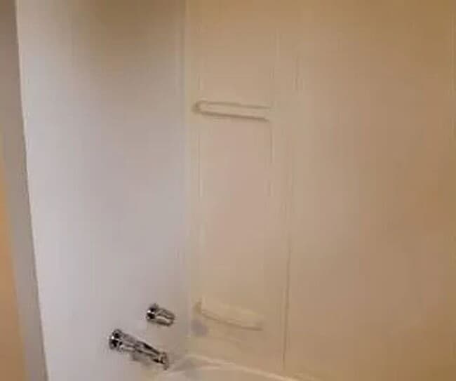 Building Photo - 721 Circle Dr