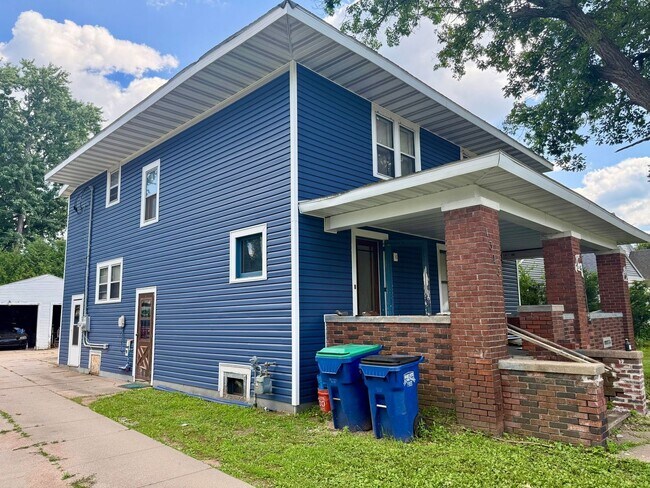 Building Photo - 1343 Grand Ave