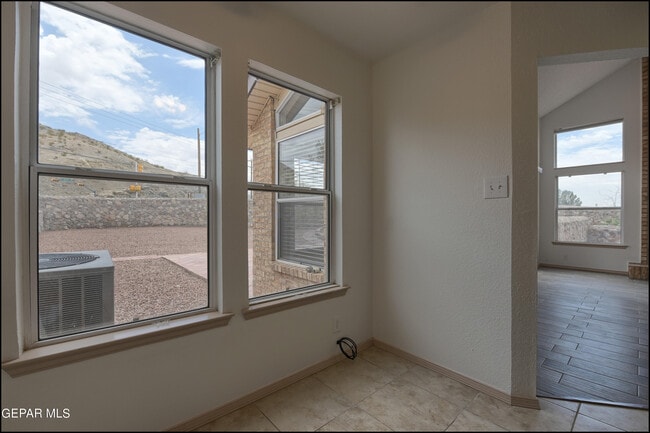 Building Photo - 894 Melville Ln