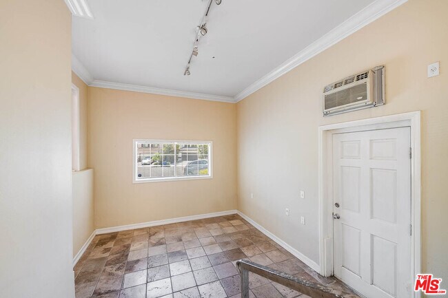 Building Photo - 10645 Chiquita St