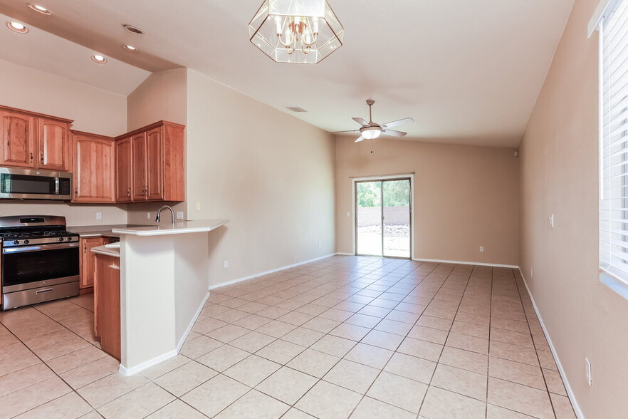 Building Photo - 10462 E Dusky Willow Dr