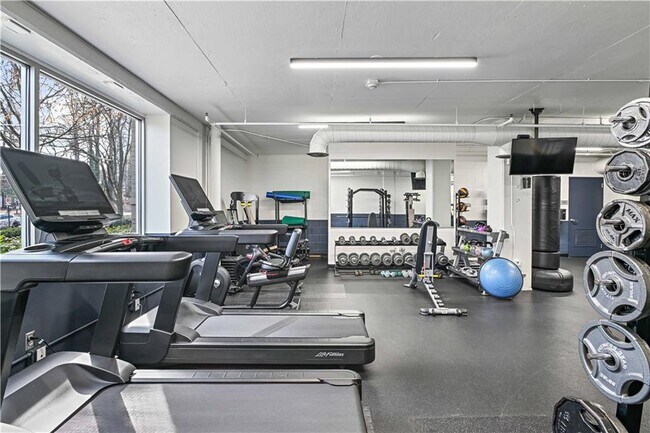 Building Photo - 3180 Mathieson Dr NE