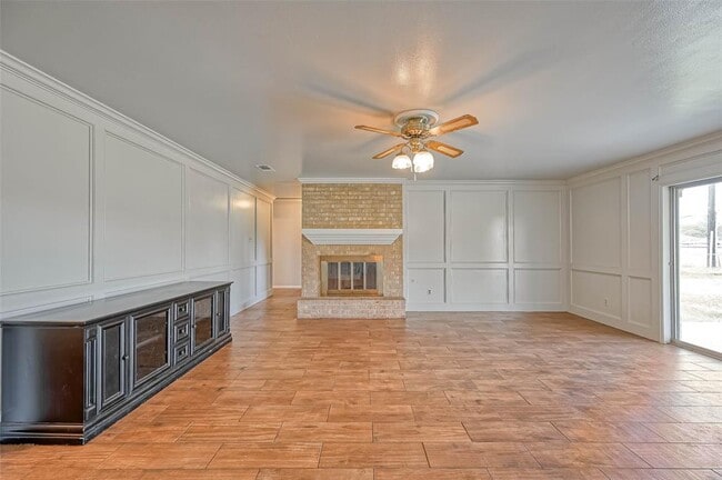 Building Photo - 1801 Laurel Oaks Dr