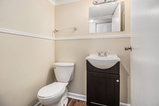 Building Photo - 4 Bedroom 2.5 Bath House