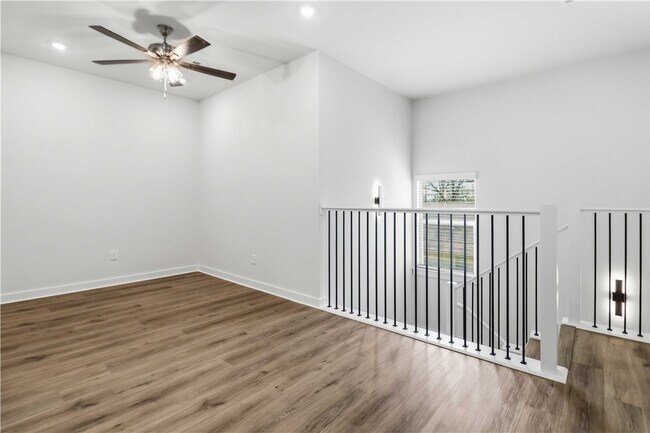 Building Photo - 3406 SE K St