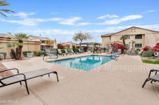 Building Photo - 16013 S Desert Foothills Pkwy