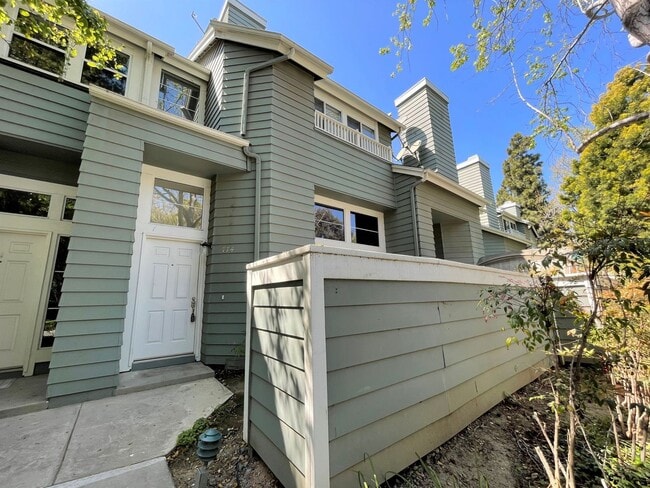 Building Photo - Desirable Cape Weston Condo