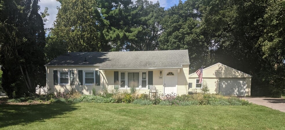 Building Photo - 1541 Ann St