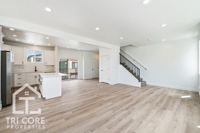 Building Photo - ?? 1 MONTH FREE + FREE PET RENT | Spacious 2BR Townhome w/ 2-Car Garage + Smart Home Features