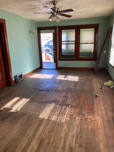 Building Photo - 3748 Vermont St