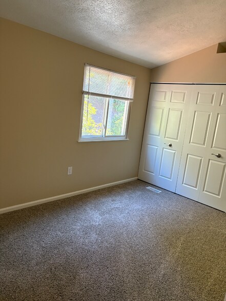 Building Photo - 802 Lexington Dr