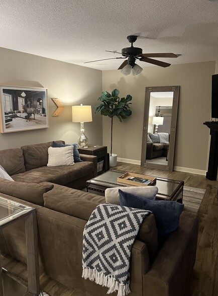 Building Photo - 3294 Red Oak Trl