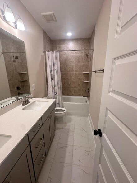 Building Photo - 113 Crested Coral Dr