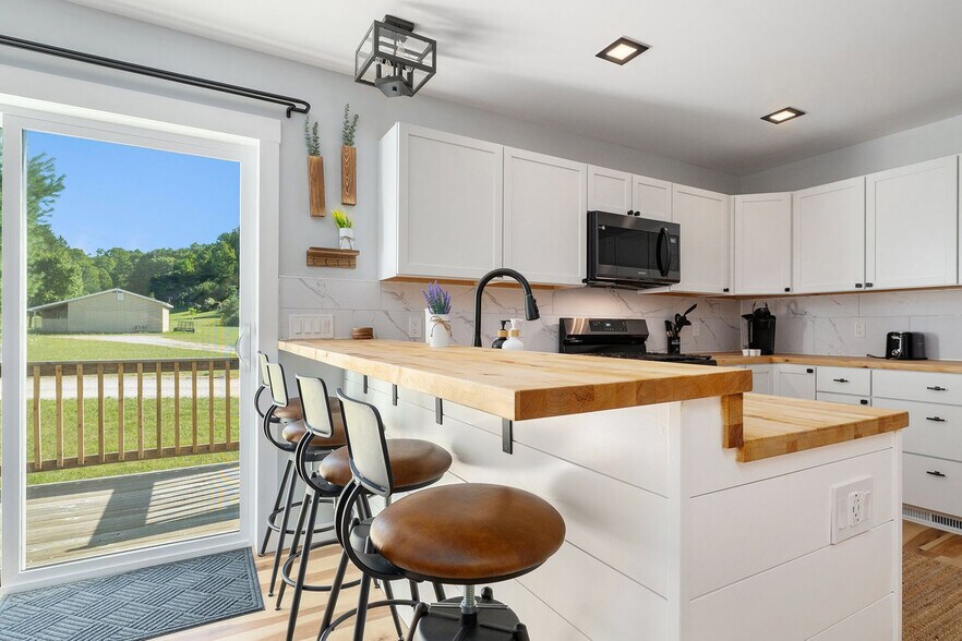 Building Photo - 14066 Deer Valley Ln