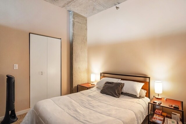 Building Photo - 235 W Van Buren St