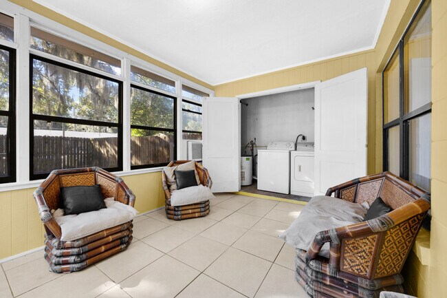 Building Photo - 1700 SW 16th Ct