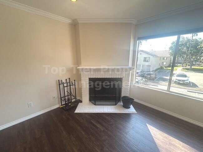 Building Photo - ***Updated 1 bed, 1 bath, 733 sqft Condo in the Heart of La Costa - Available 12/14***