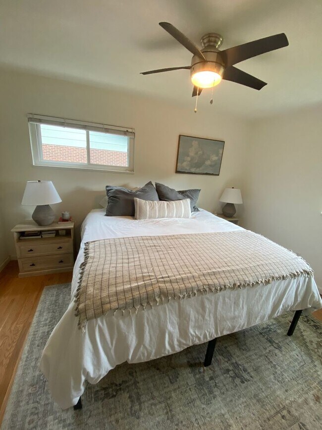 Building Photo - Single Family home half a block from Bible Park.