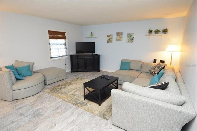 Building Photo - 3873 Pompano Dr SE