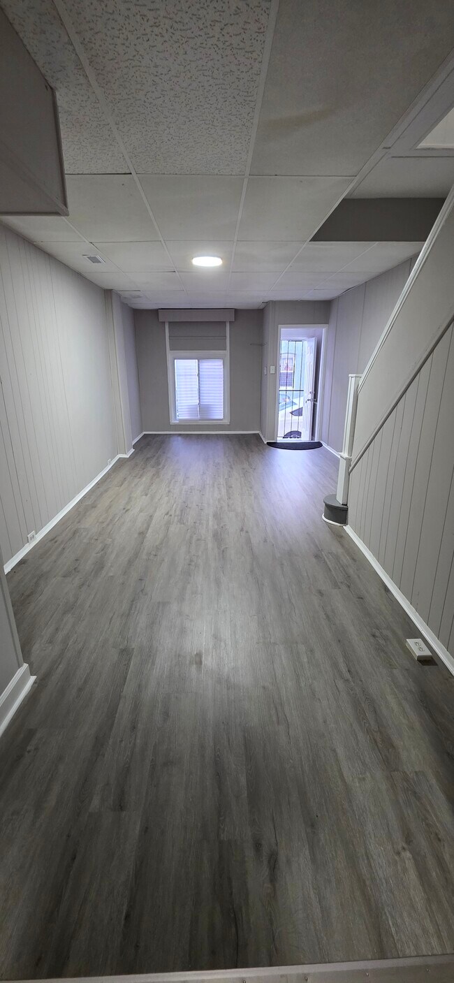 Building Photo - 203 N Curley St