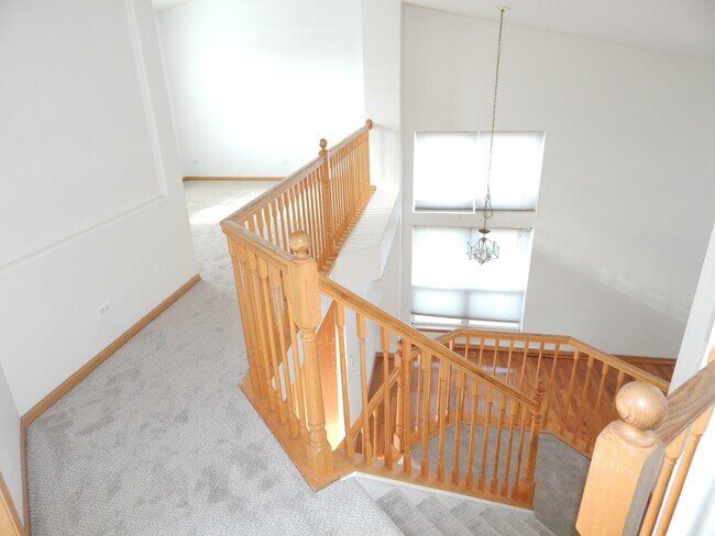 Building Photo - 2800 E Bridleway Ct