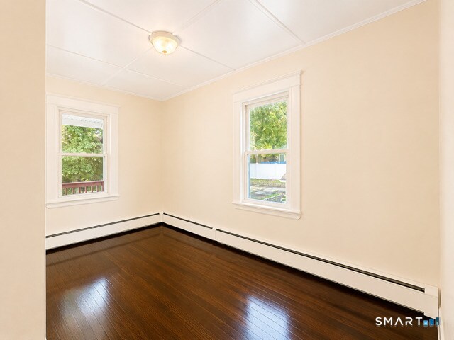 Building Photo - 302 Lakeview Ave
