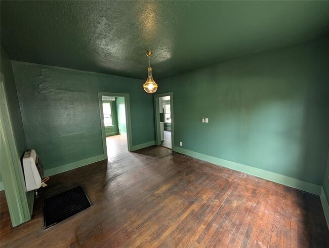 Building Photo - 216 N University Blvd