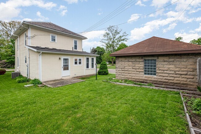 Building Photo - 601 E Gambier St