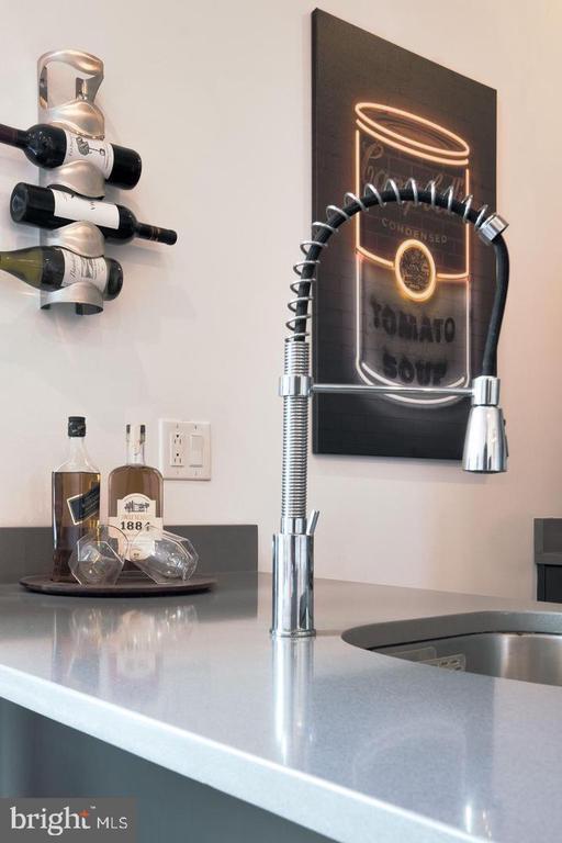 Building Photo - 1617 Hope St