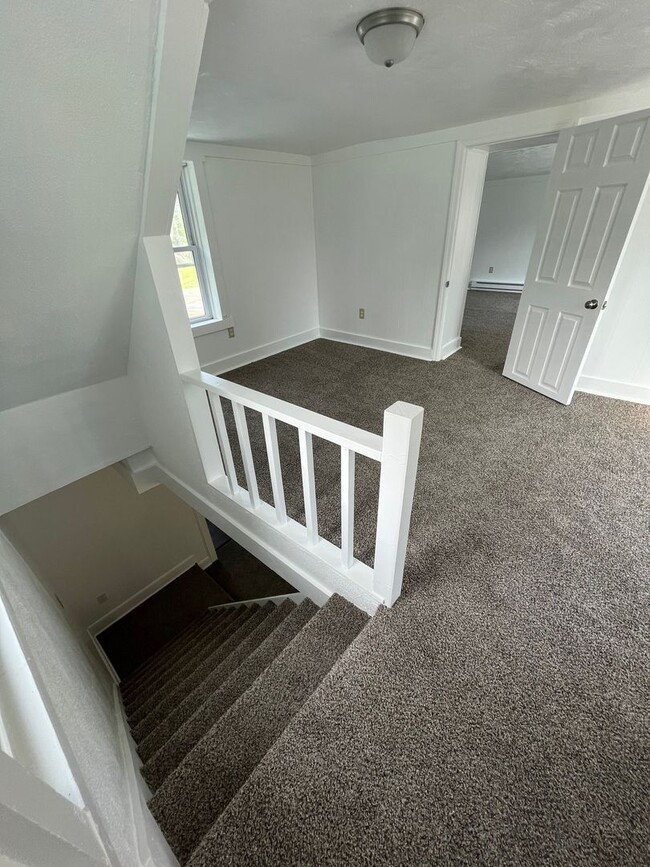 Building Photo - For Rent: Beautifully Renovated 3BR/2BA Si...