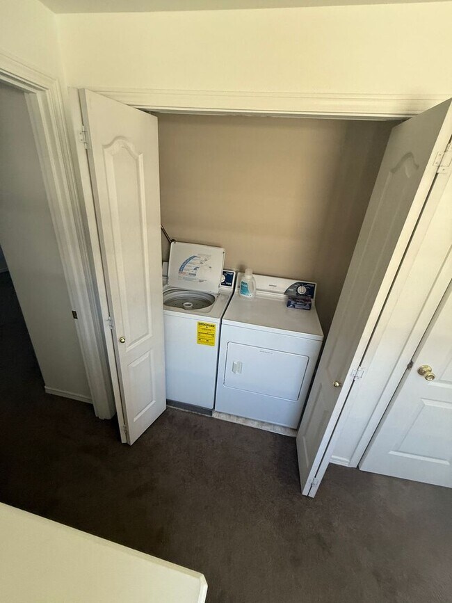 Building Photo - 2 Bed/2.5 Bath Townhome with Garage in NW ...