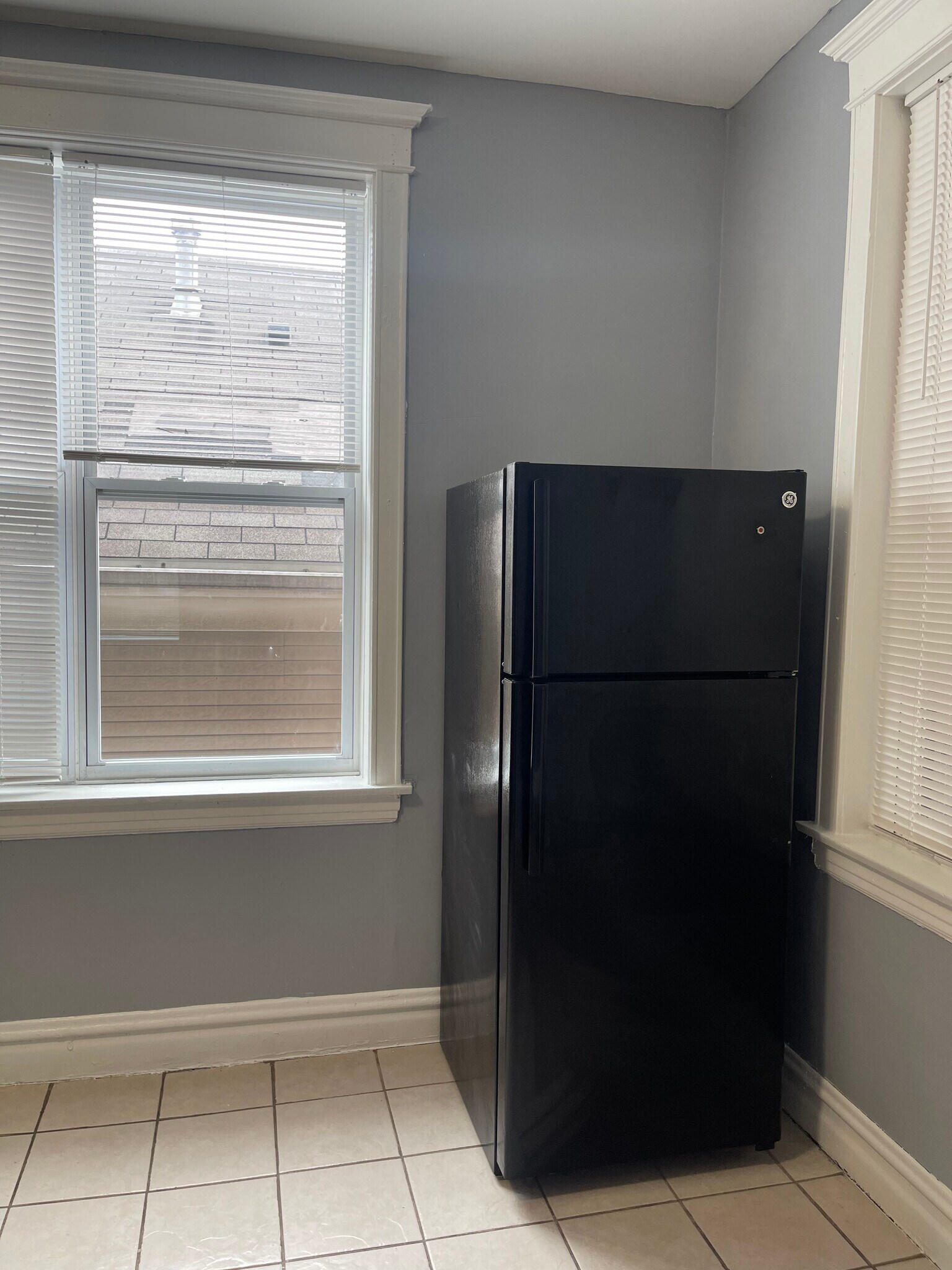 Building Photo - 2532 S Albany Ave