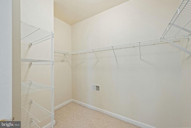 Building Photo - 7517 Lindberg Dr