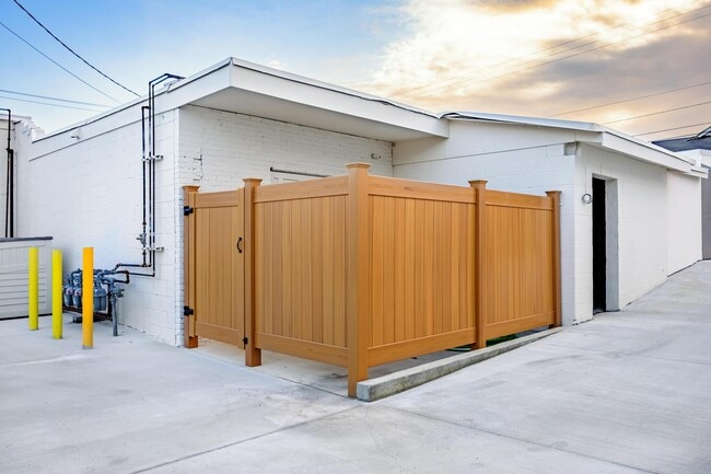 Building Photo - 265 Trunk St NE