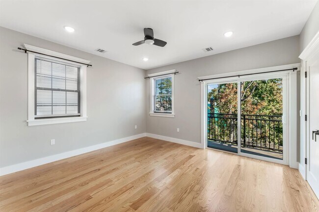 Building Photo - 230 Griffith St
