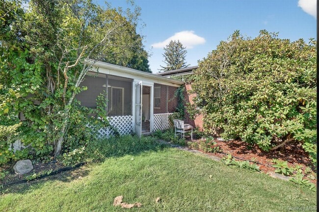Building Photo - 252 NY-208