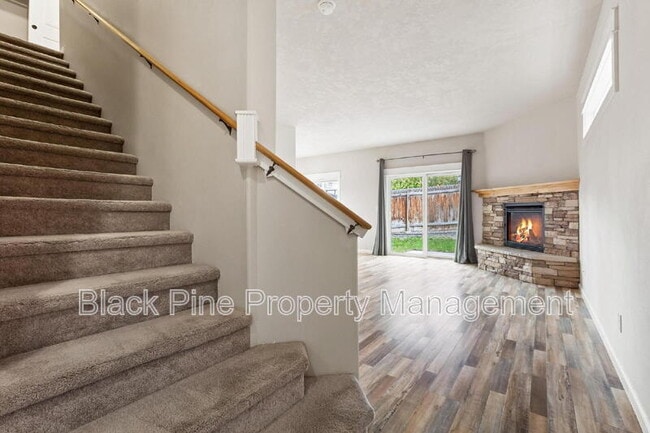 Building Photo - 1729 S Eagleson Rd