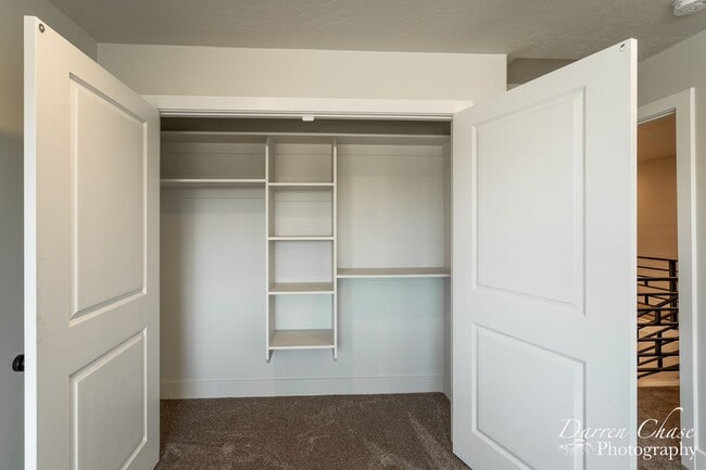 Building Photo - 4 bedroom, 2.5 bathroom townhome in Hurricane!