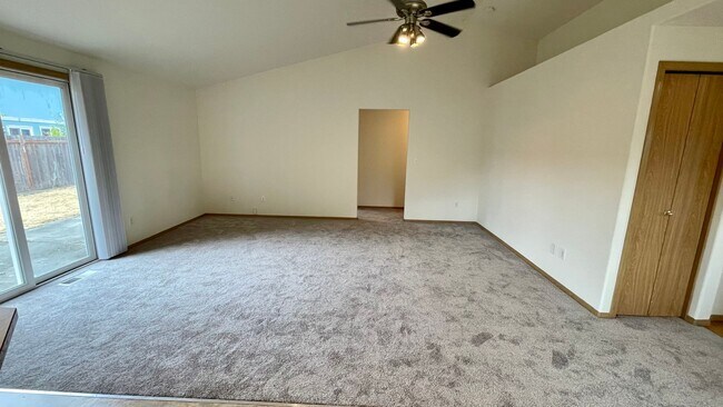 Building Photo - Adorable Open Layout 3BD/2BA Home Located In Town! 2 Living Rooms~Gas Fireplace~Fenced Yard!