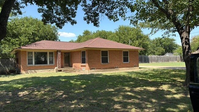 Building Photo - 305 Waller St