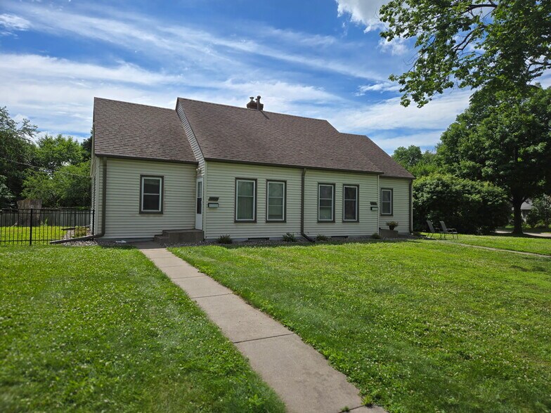 Primary Photo - 3858 Wooddale Ave S